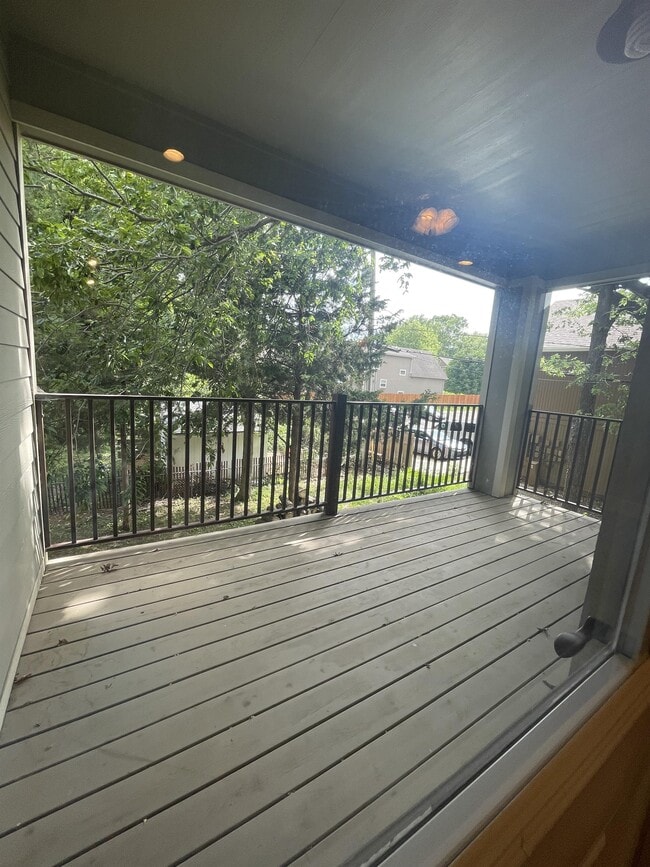 Building Photo - 1609 W 4th St