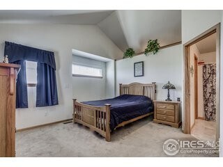 Building Photo - Charming Waterglen 3 Bedroom with a Den!