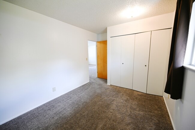 Building Photo - 1104 3rd Ave W