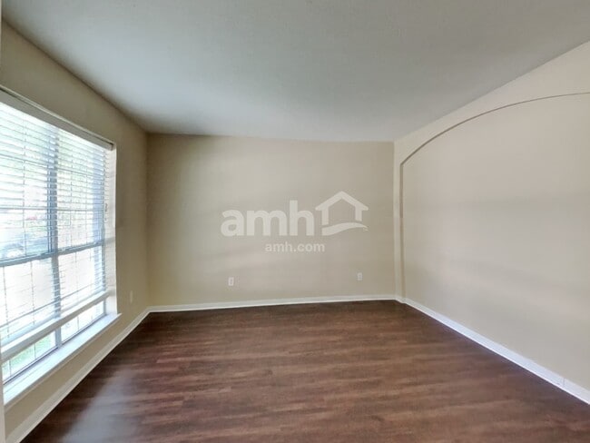 Building Photo - 201 Mammoth Springs Ln