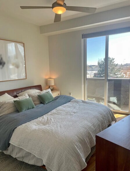 Primary bedroom with deck - 2530 28th St