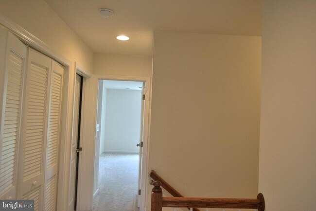 Building Photo - 8659 Rosecrans Ln