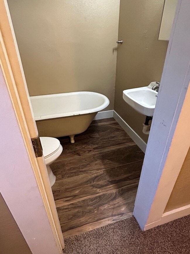 Building Photo - MOVE IN SPECIAL- $500 OFF OF THE 1ST MONTHS RENT-3 bedroom 2 bath with bonus storage room or bedr...