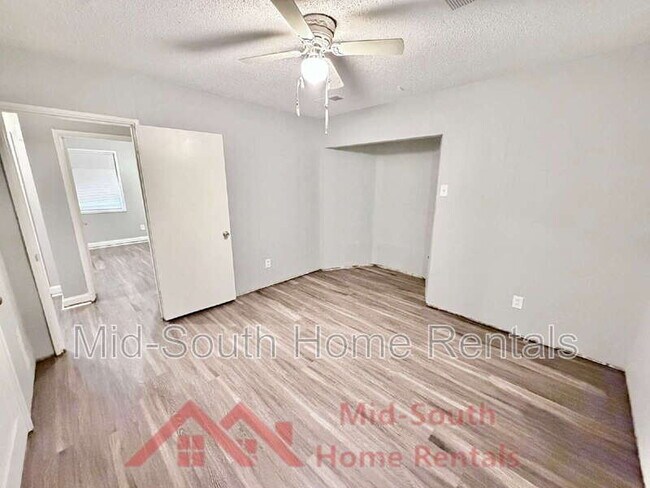 Building Photo - 4050 Pikes Peak Ave