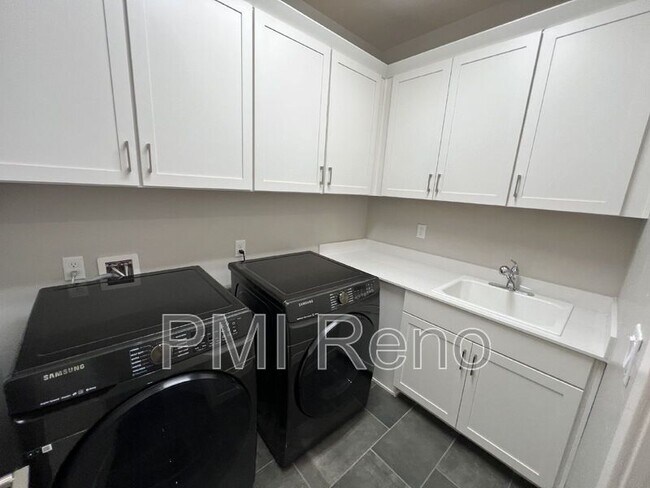 Building Photo - 2176 Selway Dr