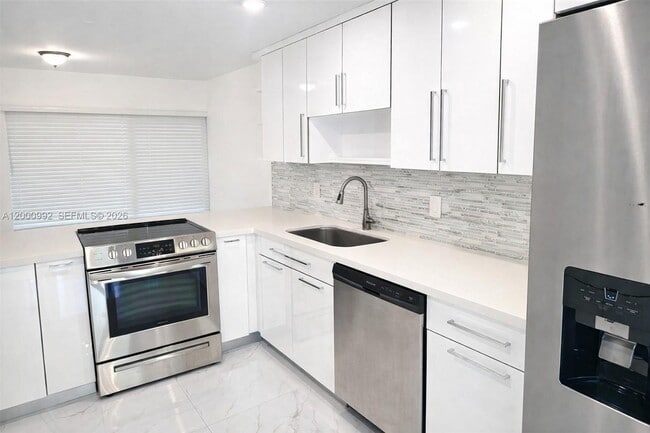 Building Photo - 9723 N New River Canal Rd