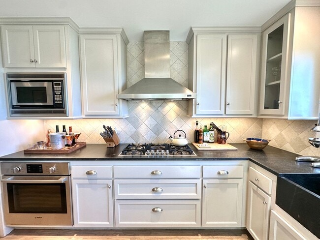 Building Photo - Stunning Sausalito Retreat with Bay Views & Private Meadow