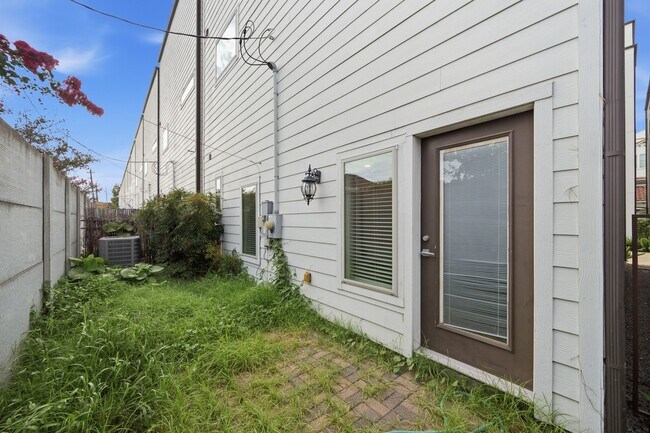 Building Photo - 1225 Bonner St