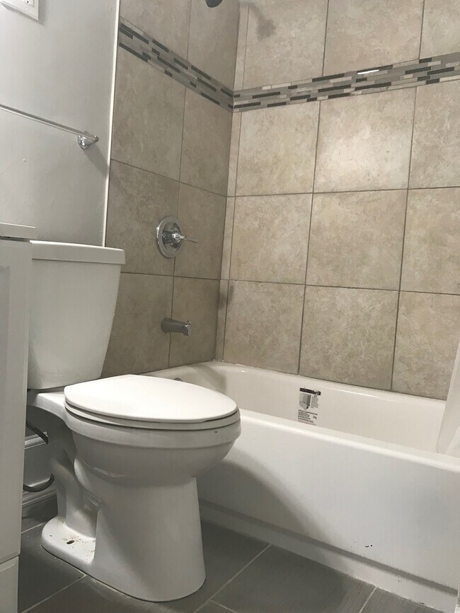 Building Photo - 211-211 Blake St