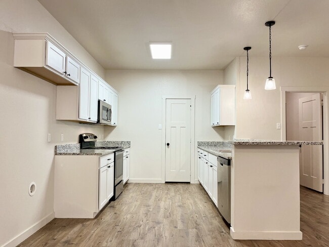 Building Photo - Beautiful Townhome in Viridian!