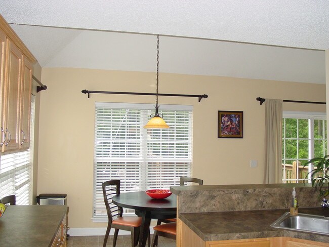 Building Photo - 215 Pink Dogwood Ln