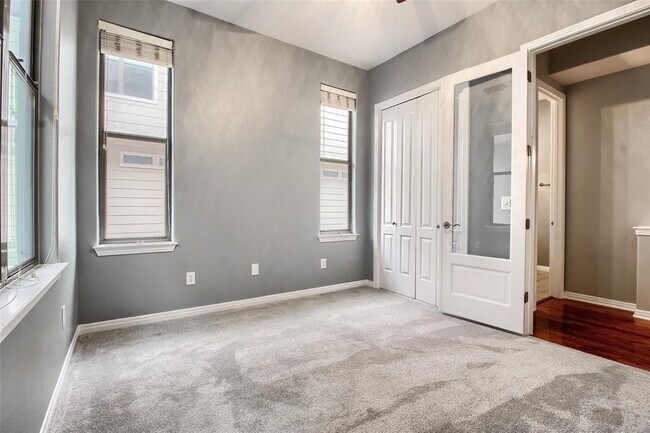 Building Photo - 1115 Kinney Ave