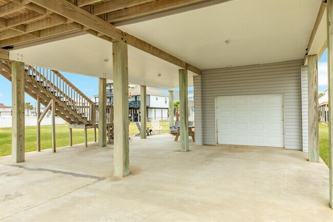Building Photo - 23012 Verano Dr