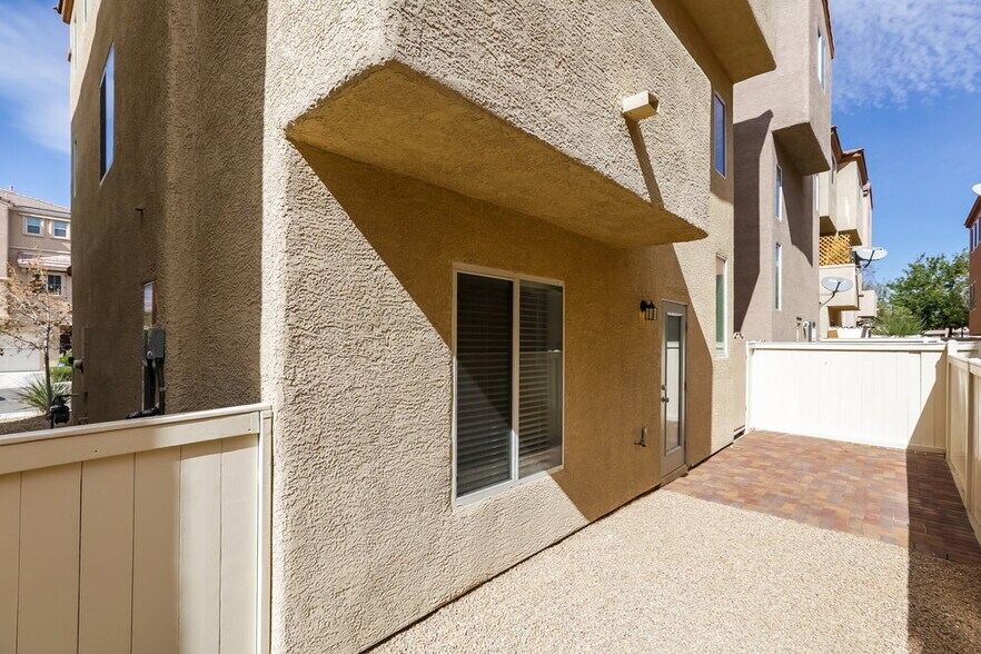 Building Photo - 6644 Weeping Pine St