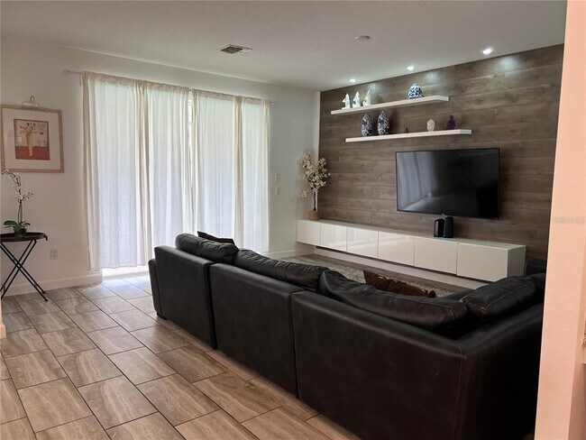 Building Photo - 4715 Sleepy Hollow Dr