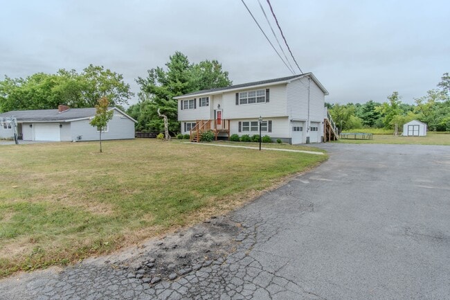 Building Photo - 102 Pine Dr