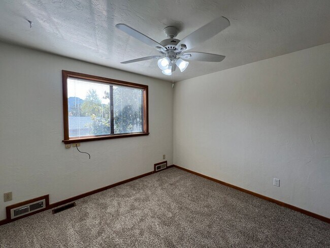 Building Photo - E Court Duplex