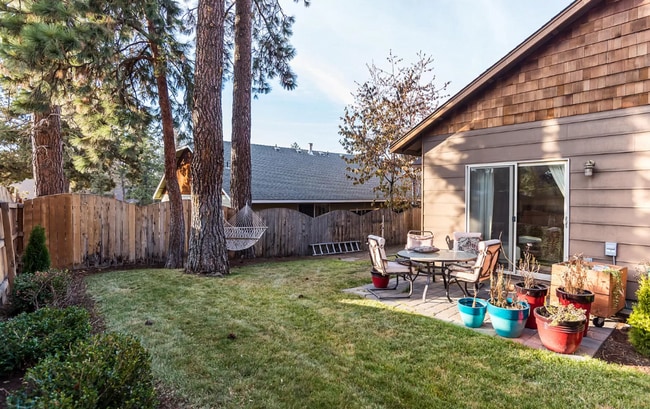 Building Photo - Single Level 2 Bed/2 Bath Townhome in Old ...