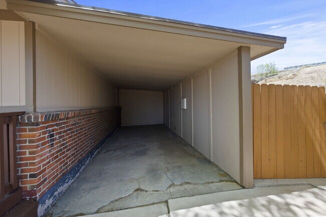 Building Photo - 2650 Willard Dr