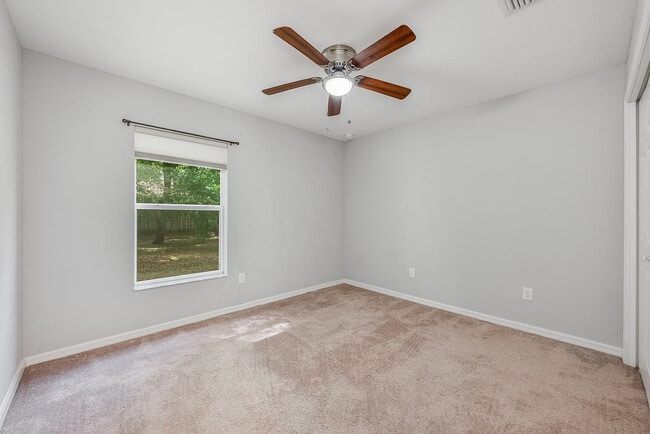 Building Photo - 304 Woods Landing Dr