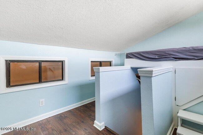 Building Photo - 2423 N Seabury Pl