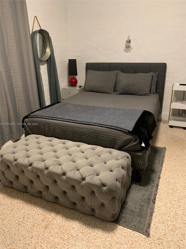 Building Photo - 6003 S Indian River Dr