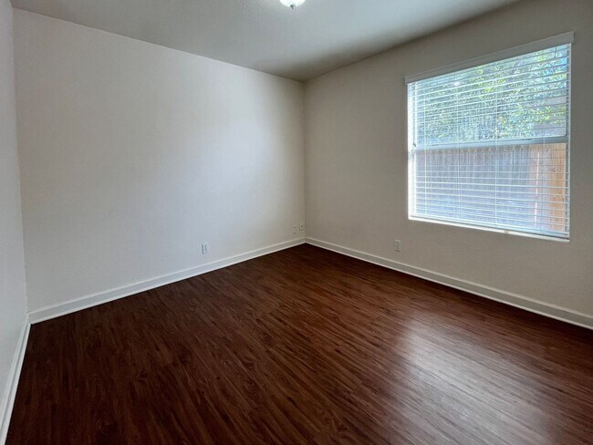 Building Photo - Cozy 2 bedroom 2bath Retreat near Randolph AFB, IH-35, Loop 1604, BAMC, and only minutes from The...