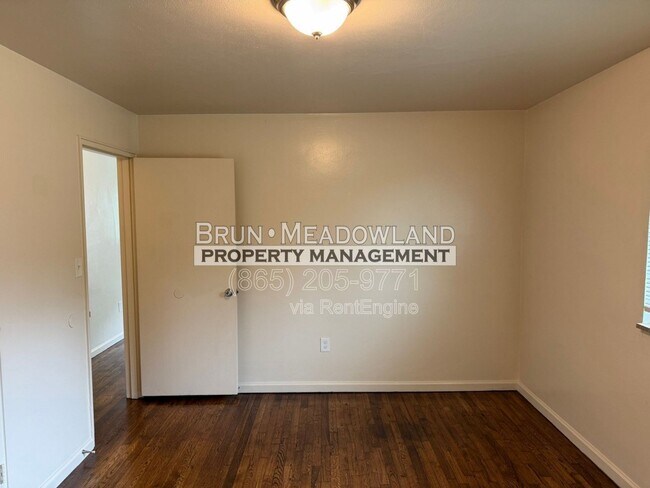 Building Photo - 3813 Woodlake Dr