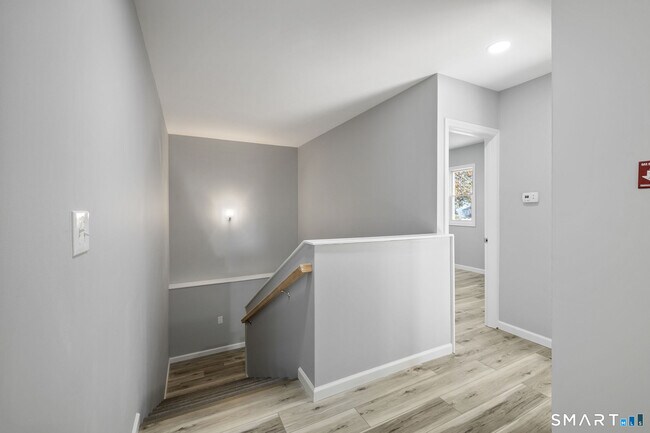 Building Photo - 273 High Ridge Dr