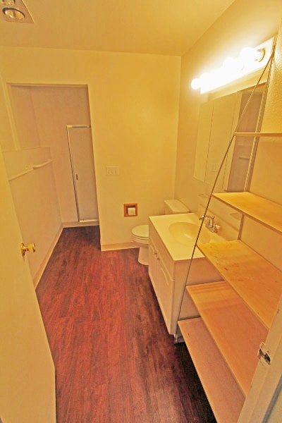 Tiled walk in shower - 1408 10th Ave W