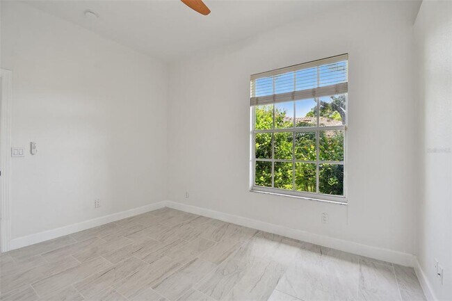 Building Photo - 13792 Long Lake Ln