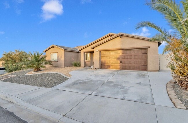 Building Photo - 5 Bedroom on Falcon