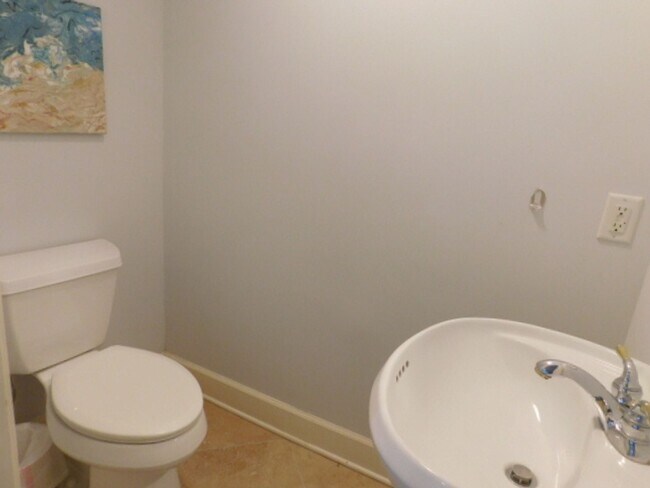 Building Photo - Expansive Unfurnished Spanish Wells Home Available for Rent