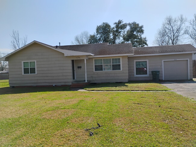 Primary Photo - 4335 Folsom Dr