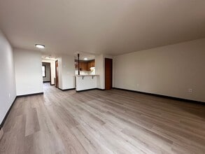 Building Photo - Recently Renovated 1 Bedroom 1 Bath Lower Apartment W/Garage!