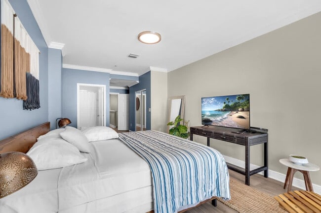 Building Photo - 6345 Collins Ave