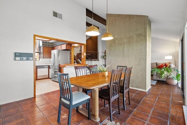 Building Photo - Amazing Mid-Century Modern 2 Bed, 2.5 Bath Ready for New Tenants- Eagle Mountain Saginaw ISD- 76179