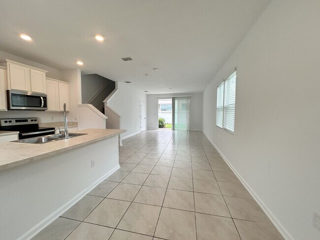 Building Photo - NEWER BUILD, SPACIOUS 3 Bedroom, 2 Bath To...