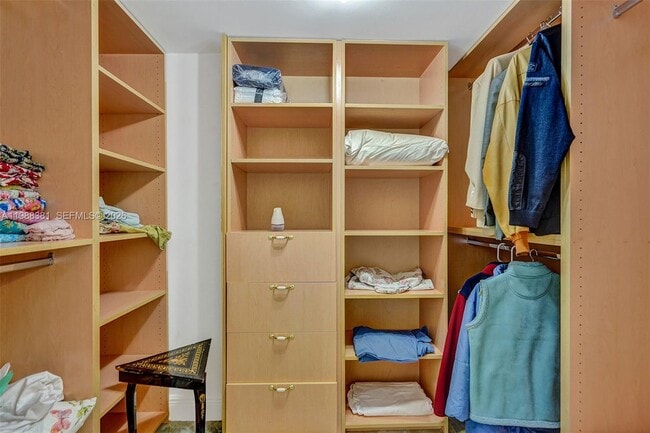 Building Photo - 1410 S Ocean Dr