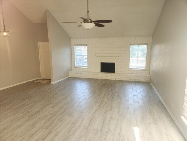 Building Photo - 22127 Elsinore Dr