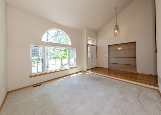 Building Photo - *COMING SOON* 5 Bedroom Broadmoor Beauty A...