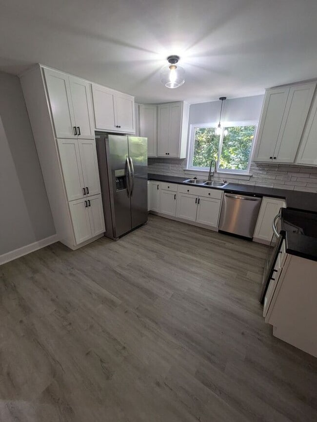 Building Photo - 2BD/1BA Duplex in Hickory