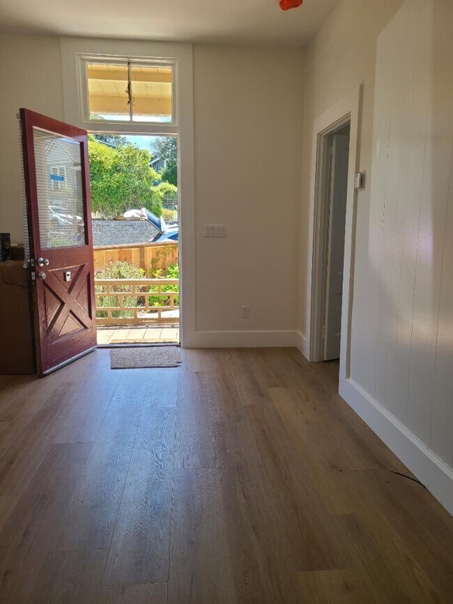 Front entrance - 750 Laurel Ave