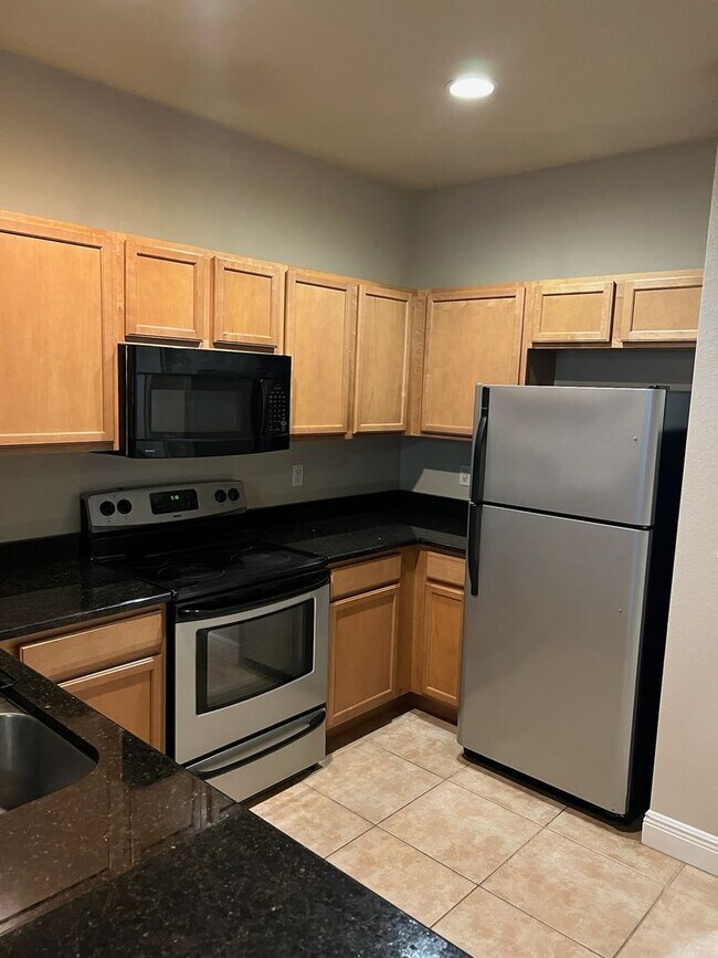 Building Photo - C2954-61 Chase Hollow