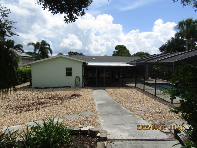 Building Photo - 736 Cadiz Rd