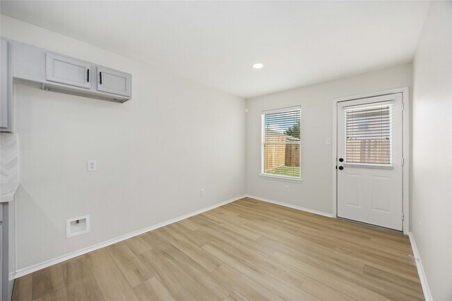 Building Photo - 1827 Cold River Dr