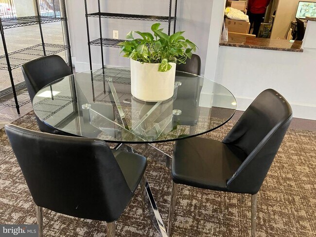 Building Photo - 355 I St SW