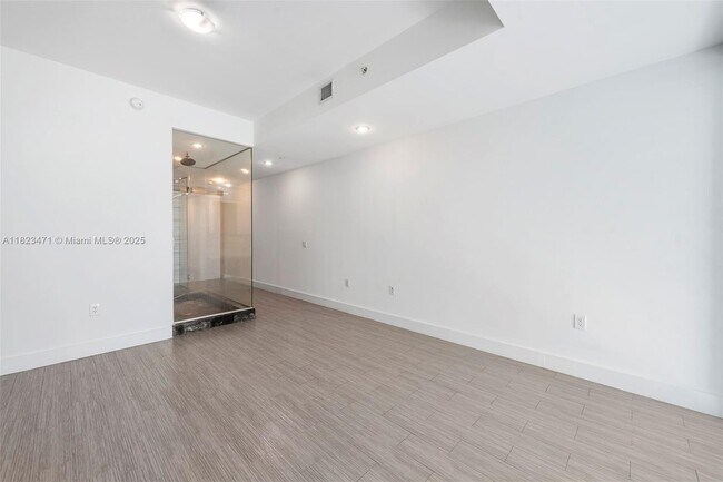 Building Photo - 1100 Biscayne Blvd