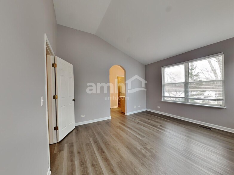 Building Photo - 230 School Dr