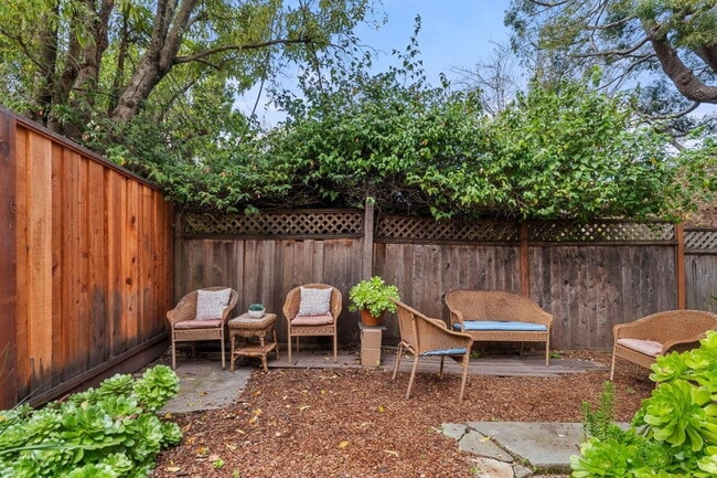 Building Photo - "Charming 1-Bedroom Retreat with Granite Touches and Pool Access in Berkeley"